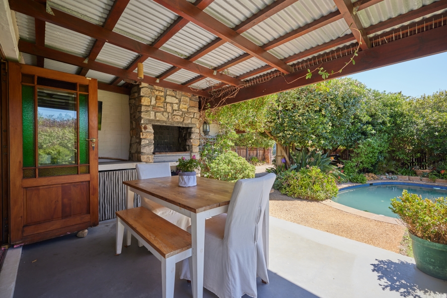 4 Bedroom Property for Sale in Milkwood Park Western Cape